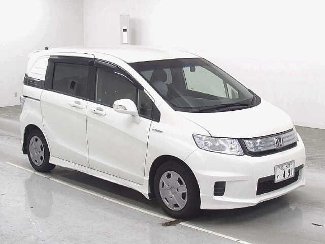 4002 Honda Freed spike GP3 2014 г. (JU Hiroshima)